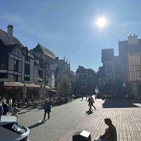 Daire Magnifique Familiale 6 Personnes 3 Et 3 Salles De Bain En Hyper Centre Avec Rue Pietonne Parking 20m